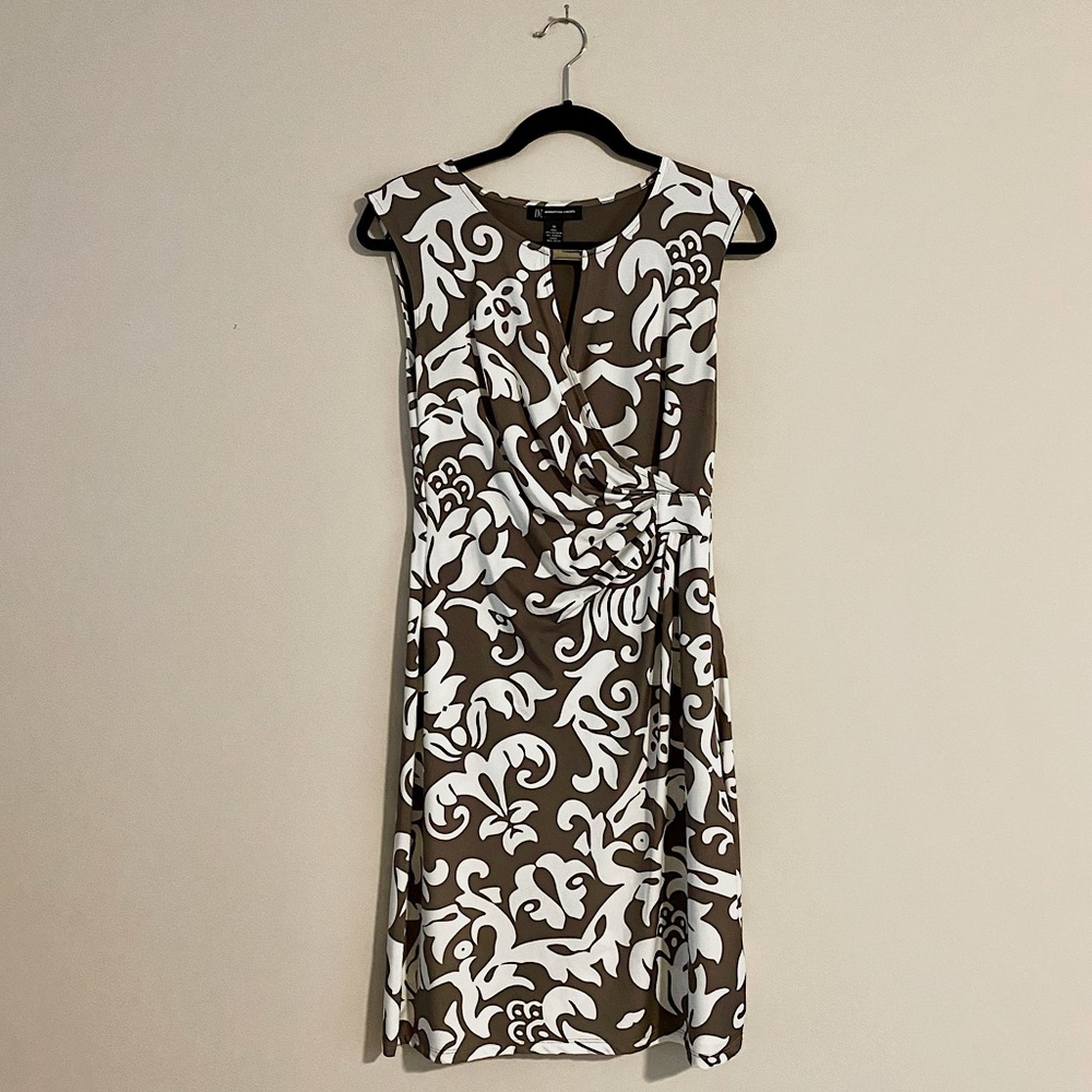 INC International Concepts Taupe and White Keyhole Dress